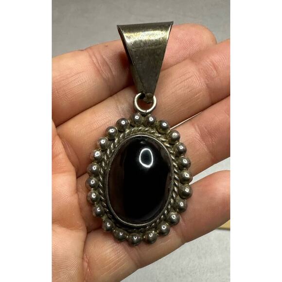 Vintage Matte Black Oynx 925 Sterling Silver Pendant Scalloped Edges - Picture 1 of 5
